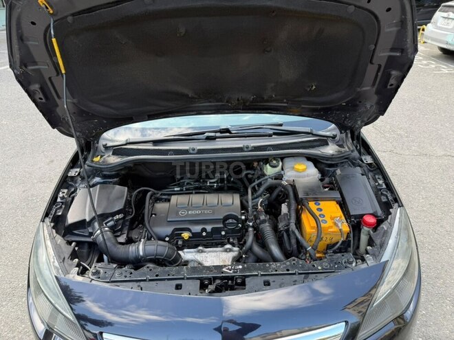 Opel Astra 2011, 242,000 km - 1.4 л - Bakı