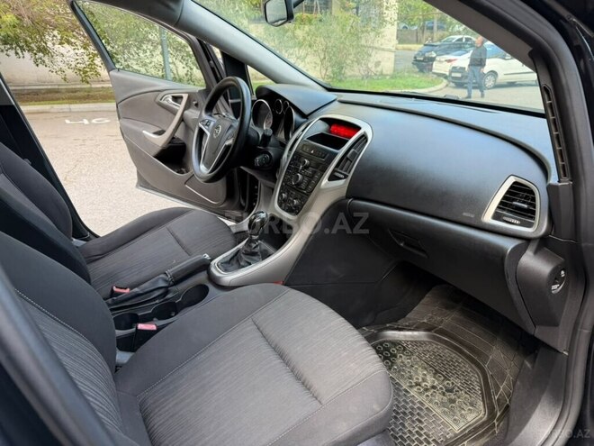 Opel Astra 2011, 242,000 km - 1.4 л - Bakı