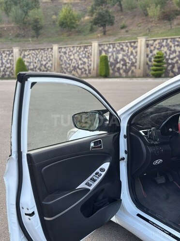 Hyundai Accent 2013, 229,029 km - 1.6 л - Tovuz