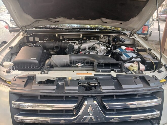 Mitsubishi Pajero 2008, 135,800 km - 3.0 л - Bakı