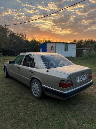Mercedes E 220 1994, 310,000 km - 2.2 л - Kürdəmir