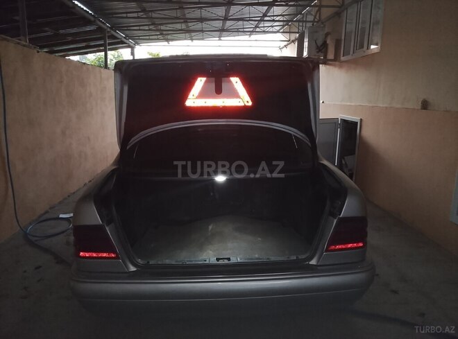Mercedes E 320 1997, 600,000 km - 3.2 л - Salyan
