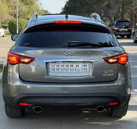 Infiniti QX70 2014, 109,858 km - 3.7 l - Quba