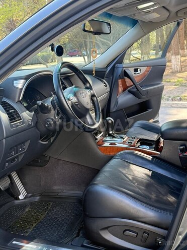 Infiniti QX70 2014, 109,858 km - 3.7 l - Quba