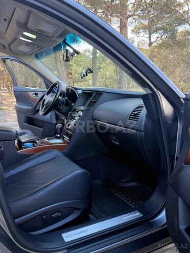 Infiniti QX70 2014, 109,858 km - 3.7 l - Quba