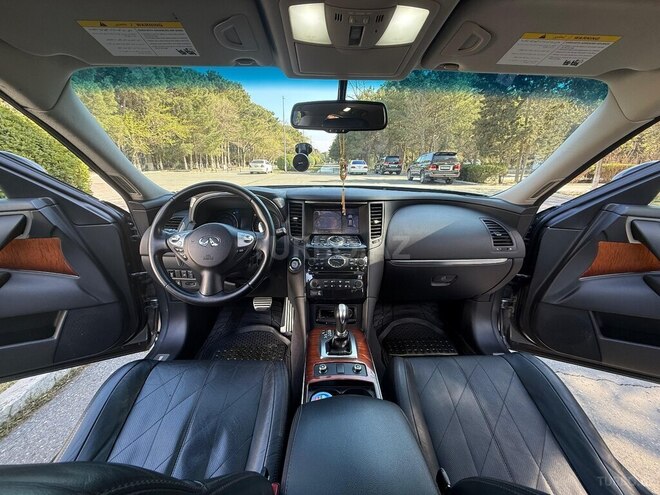 Infiniti QX70 2014, 109,858 km - 3.7 l - Quba