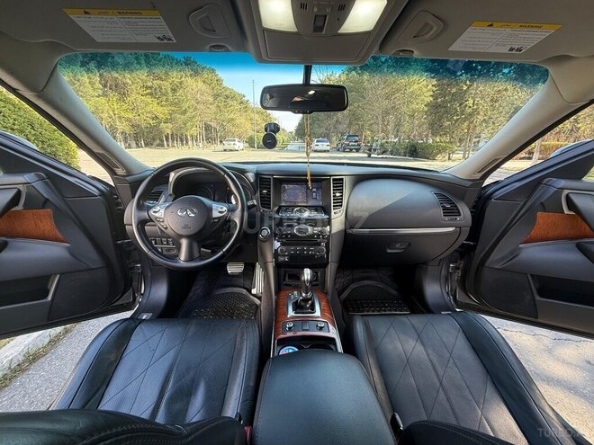 Infiniti QX70 2014, 109,858 km - 3.7 l - Quba