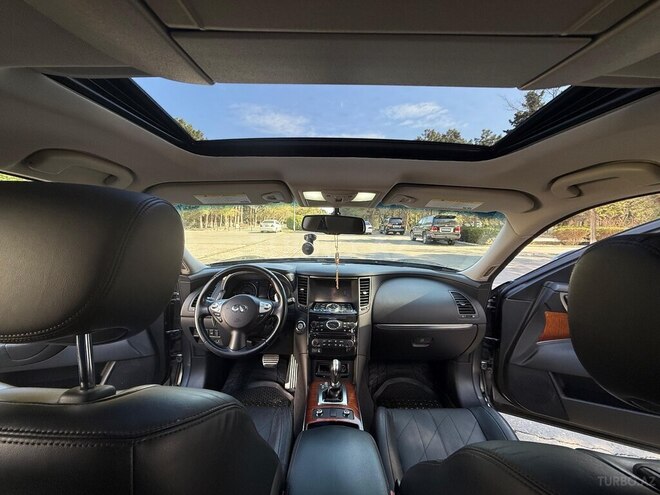 Infiniti QX70 2014, 109,858 km - 3.7 l - Quba