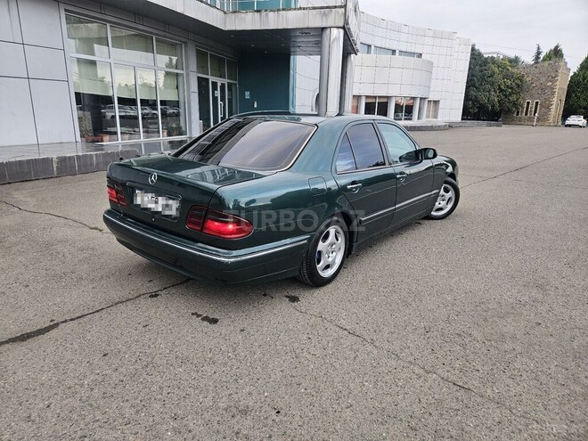 Mercedes E 220 1999, 518,963 km - 2.2 л - Qazax