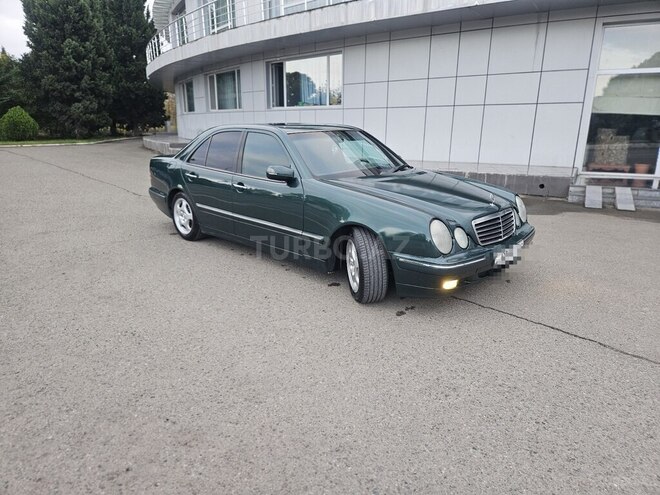 Mercedes E 220 1999, 518,963 km - 2.2 л - Qazax