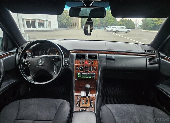 Mercedes E 220 1999, 518,963 km - 2.2 л - Qazax