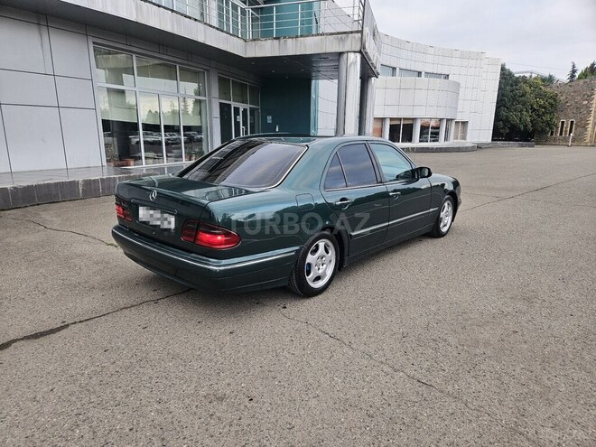Mercedes E 220 1999, 518,963 km - 2.2 л - Qazax