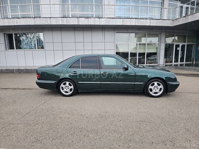 Mercedes E 220 1999, 518,963 km - 2.2 л - Qazax