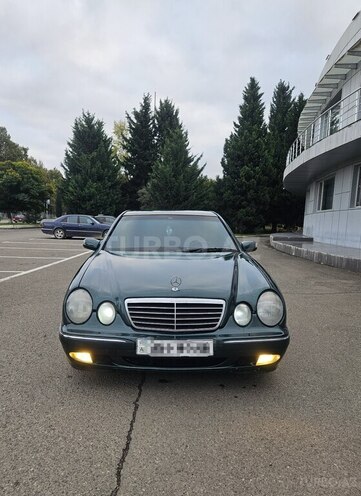 Mercedes E 220 1999, 518,963 km - 2.2 л - Qazax