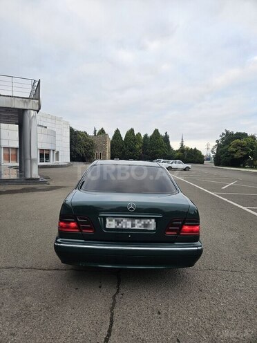 Mercedes E 220 1999, 518,963 km - 2.2 л - Qazax