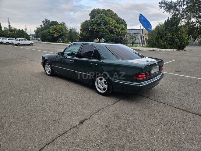Mercedes E 220 1999, 518,963 km - 2.2 л - Qazax