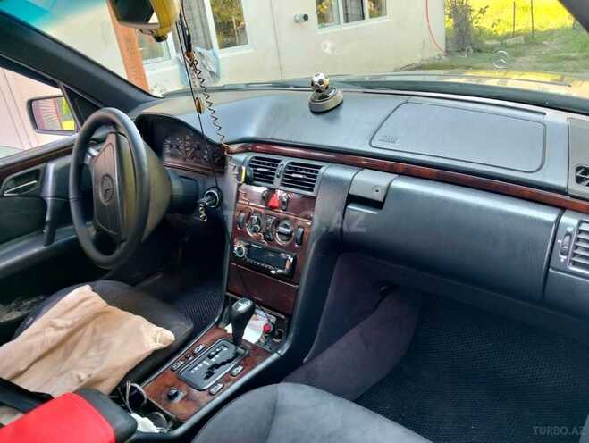 Mercedes E 200 1997, 658,966 km - 2.2 l - Astara