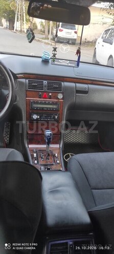 Mercedes E 220 2001, 335,705 km - 2.2 л - Gəncə