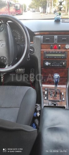 Mercedes E 220 2001, 335,705 km - 2.2 л - Gəncə