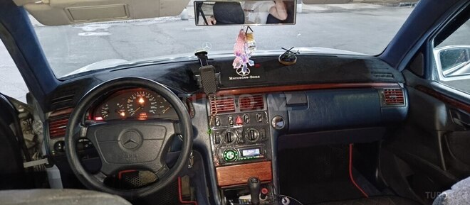 Mercedes E 290 1997, 445,600 km - 2.9 л - Bakı