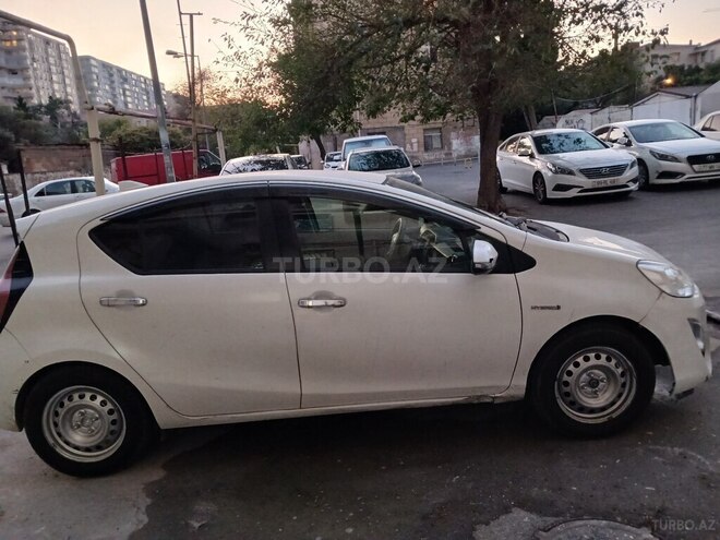 Toyota Aqua 2016, 240,000 km - 1.5 л - Bakı