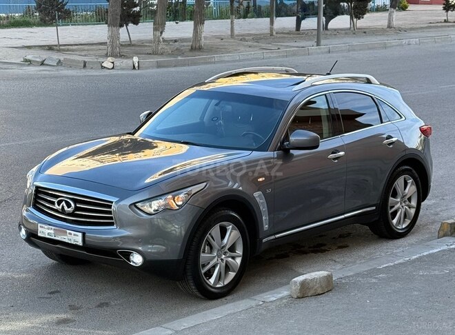 Infiniti QX70 2014, 109,858 km - 3.7 l - Quba
