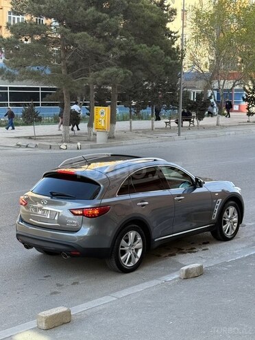 Infiniti QX70 2014, 109,858 km - 3.7 l - Quba