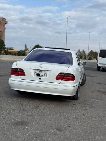 Mercedes E 240 2001, 296,000 km - 2.6 л - Bərdə