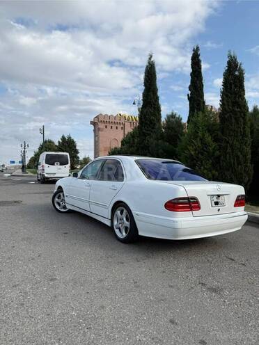 Mercedes E 240 2001, 296,000 km - 2.6 л - Bərdə