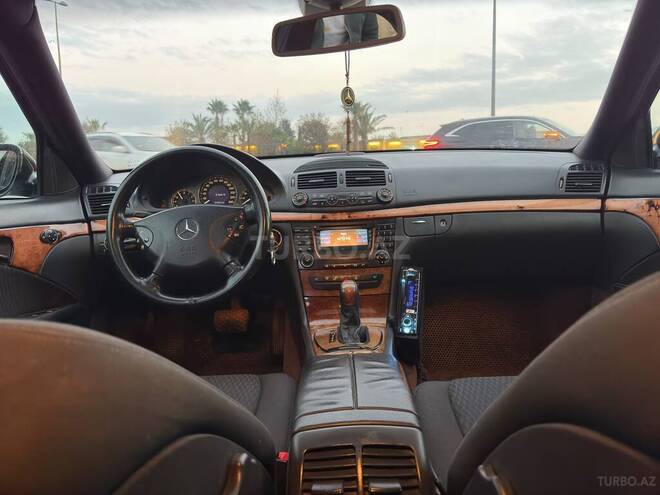 Mercedes E 240 2003, 295,000 km - 2.6 l - Bakı