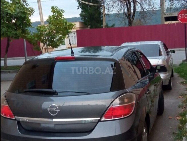 Opel Astra 2009, 218,000 km - 1.4 l - Qusar