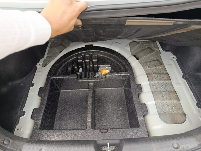 Hyundai Accent 2015, 238,917 km - 1.6 л - Yevlax