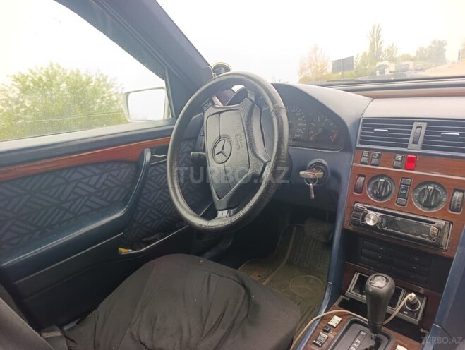 Mercedes C 220 1995, 450,000 km - 2.2 l - Qazax