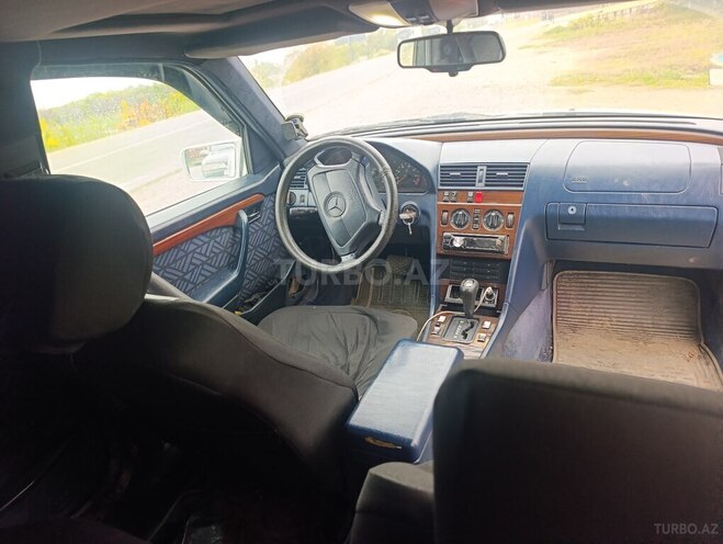 Mercedes C 220 1995, 450,000 km - 2.2 l - Qazax
