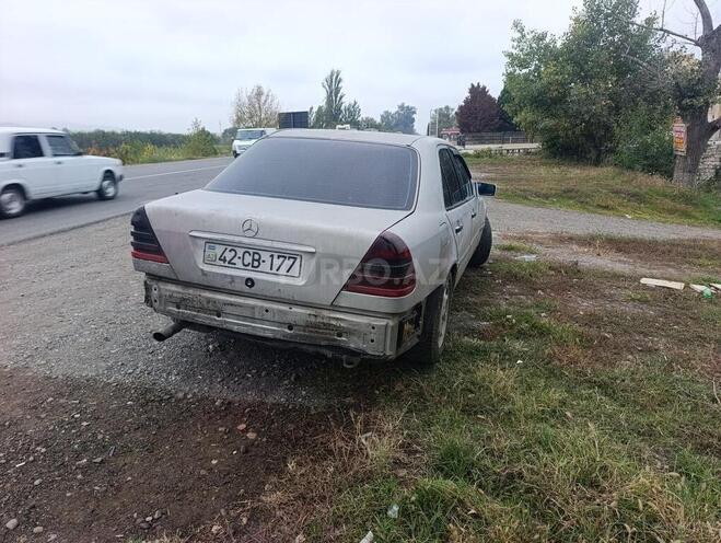 Mercedes C 220 1995, 450,000 km - 2.2 l - Qazax