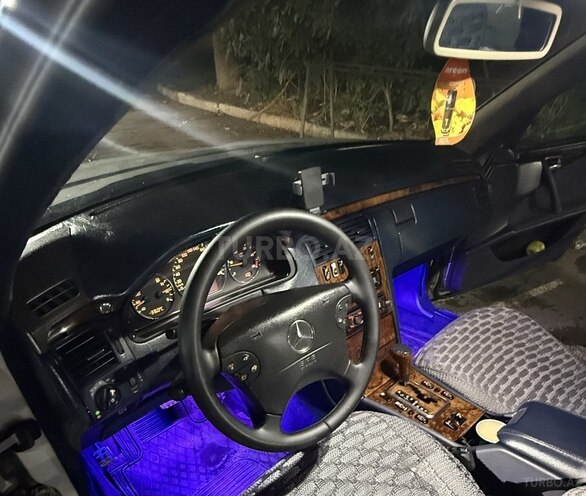Mercedes E 220 1998, 551,000 km - 2.2 l - Bakı