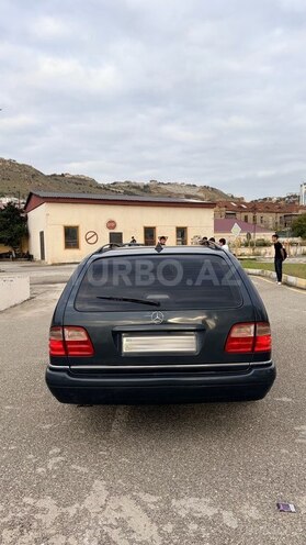 Mercedes E 240 1999, 300,000 km - 2.4 л - Bakı