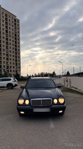 Mercedes E 240 1999, 300,000 km - 2.4 л - Bakı