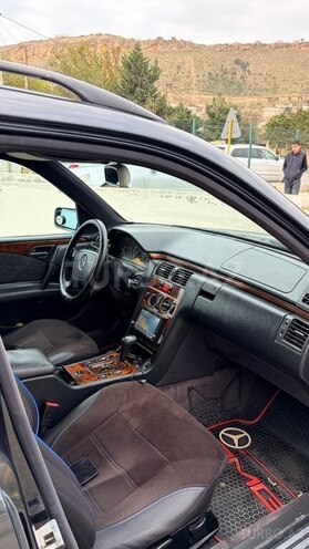 Mercedes E 240 1999, 300,000 km - 2.4 л - Bakı