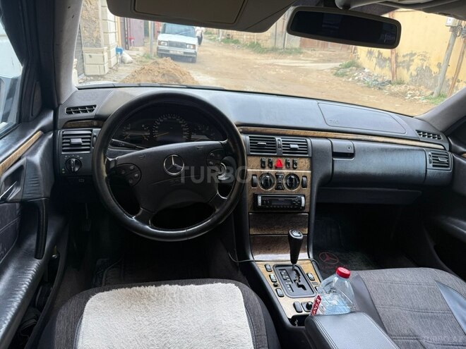 Mercedes E 220 1999, 340,294 km - 2.2 l - Bakı