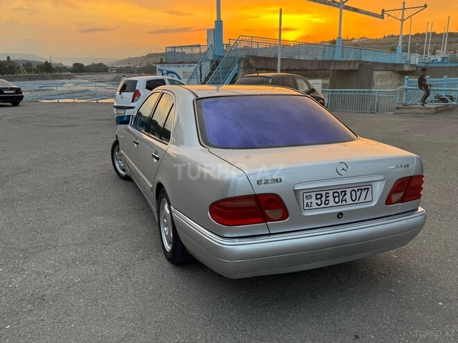 Mercedes E 230 1997, 490,000 km - 2.3 l - Quba