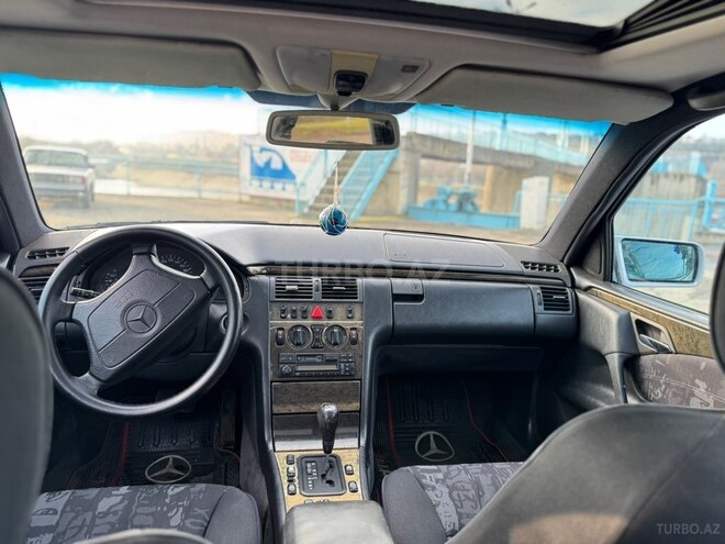 Mercedes E 230 1997, 490,000 km - 2.3 l - Quba