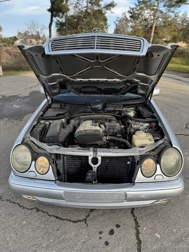 Mercedes E 230 1997, 490,000 km - 2.3 l - Quba