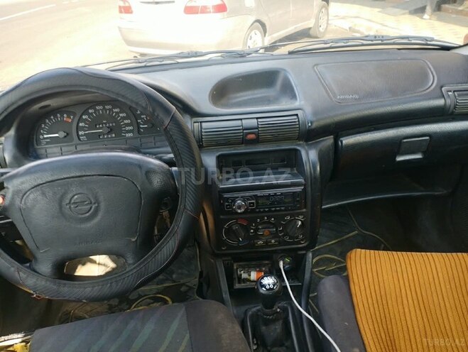 Opel Astra 1996, 241,000 km - 1.6 l - Bakı