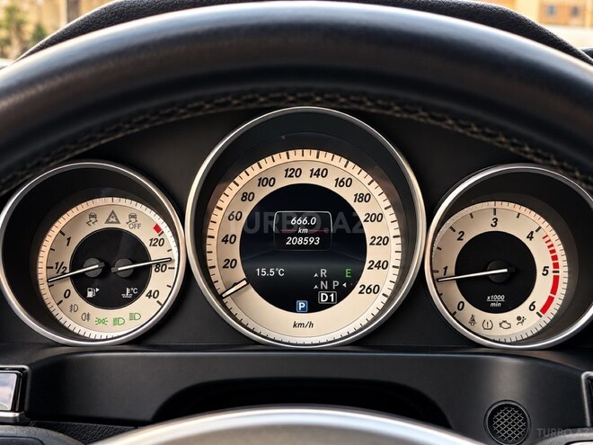 Mercedes E 250 2015, 209,000 km - 2.1 l - Bakı