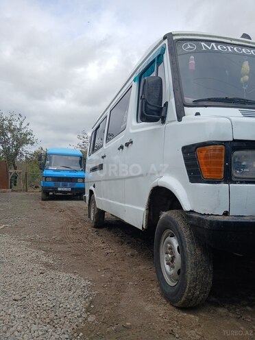 Mercedes 208 D 1992, 350,000 km - 2.3 l - Biləsuvar
