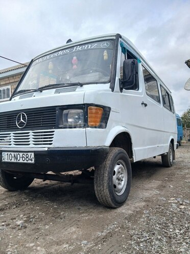 Mercedes 208 D 1992, 350,000 km - 2.3 l - Biləsuvar