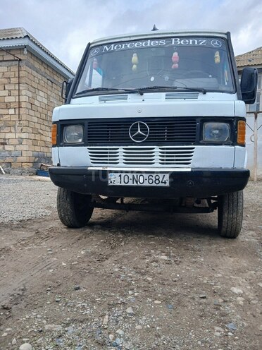 Mercedes 208 D 1992, 350,000 km - 2.3 l - Biləsuvar