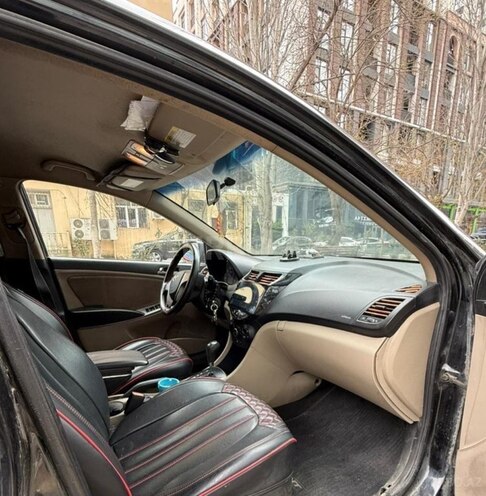Hyundai Accent 2015, 305,775 km - 1.6 л - Bakı