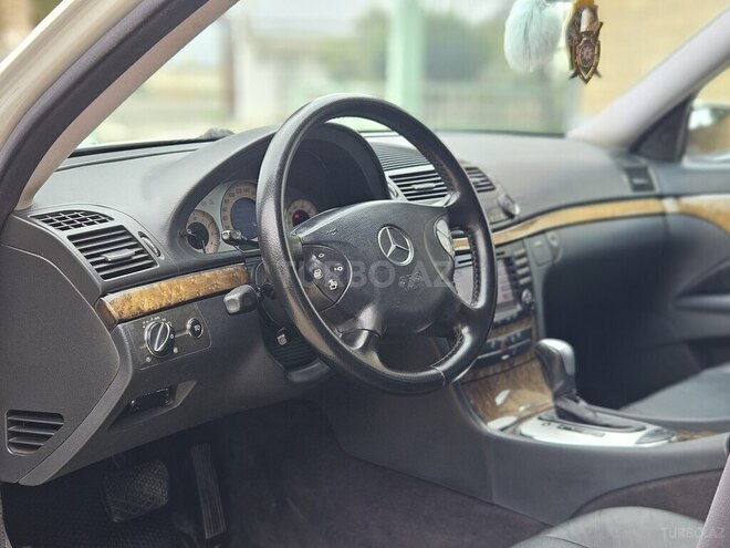 Mercedes E 240 2004, 303,322 km - 2.6 l - Salyan